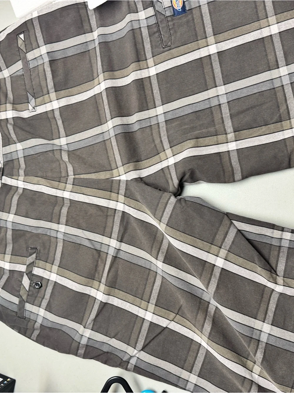Dickies Men's Plaid Cargo Shorts in Gray and Tan - Picture 1 of 6
